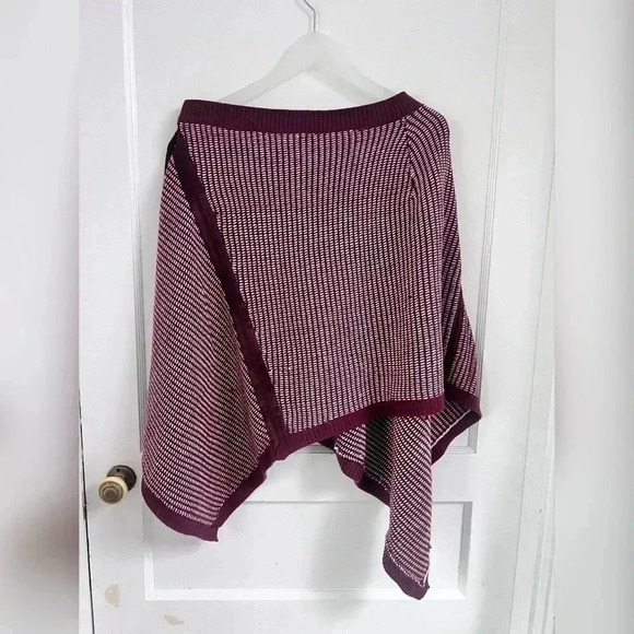 Lululemon On The Go Scarf Poncho
Merino Wool Bordeaux Drama OS - Picture 1 of 7
